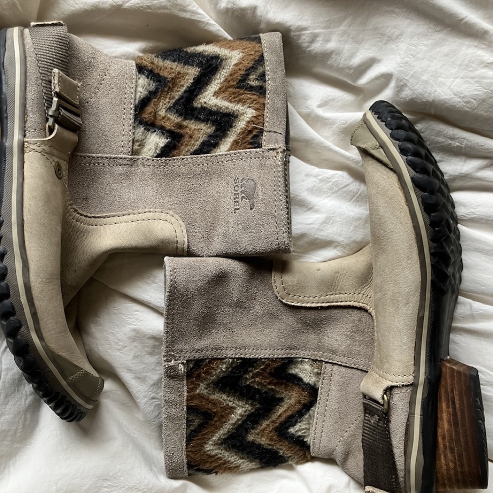 Sorel Slimshortie boots size 8